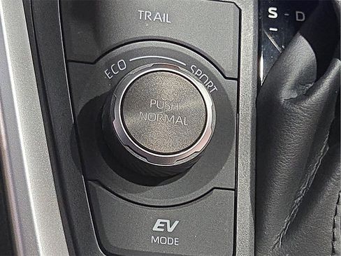 Certified 2025 Toyota RAV4 LE image 19