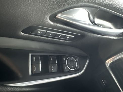 Used 2020 Cadillac XT4 Premium Luxury FWD image 17