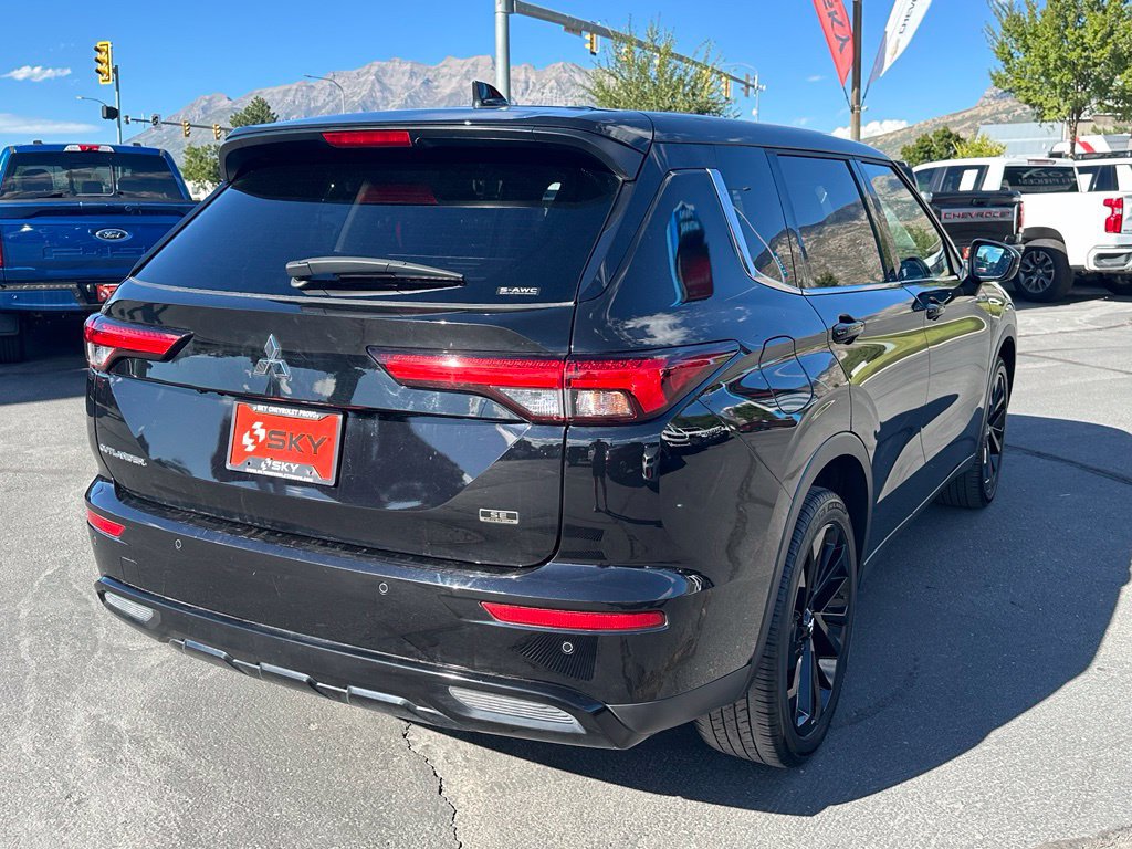 Used 2024 Mitsubishi Outlander SE Black Edition AWD/4WD image 7
