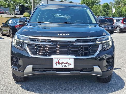 Certified 2024 Kia Seltos EX image 2