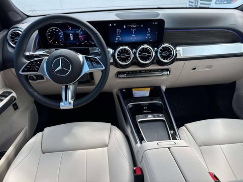 Used 2025 Mercedes-Benz GLB 250 image 8