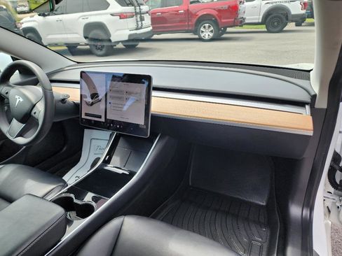 Used 2020 Tesla Model 3 Standard Range RWD image 11