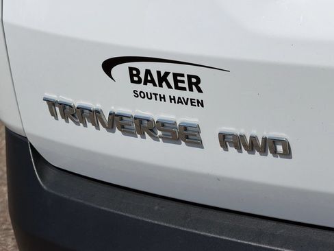 Used 2023 Chevrolet Traverse LT AWD/4WD image 38