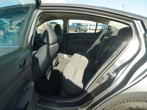 Used 2024 Nissan Altima 2.5 SV image 15