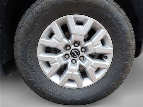 Used 2022 Nissan Frontier SV w/ Technology Package AWD/4WD image 6