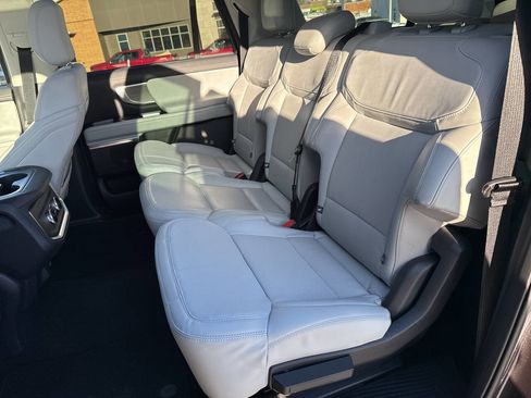 Certified 2025 Ford Expedition Max Platinum image 30