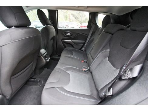 Used 2020 Jeep Cherokee Latitude image 12