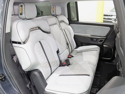 Used 2024 Rivian R1S Adventure image 28