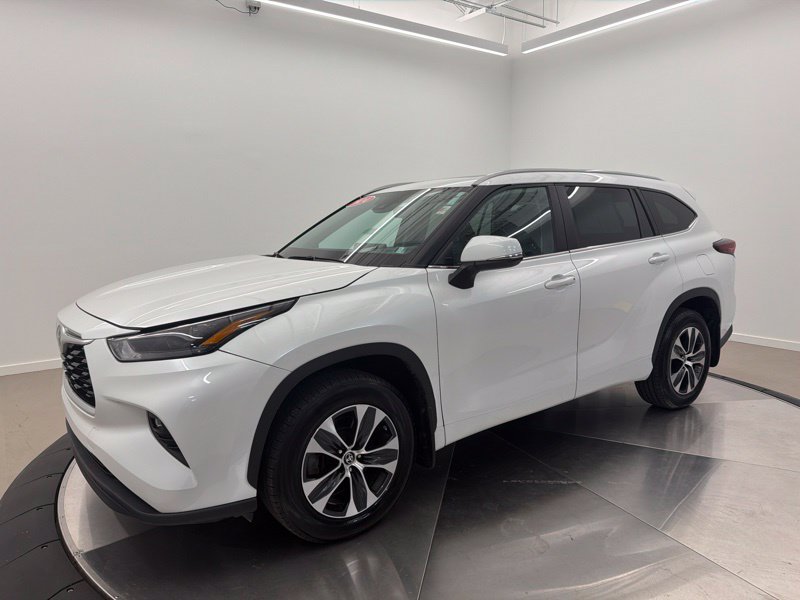 Used 2024 Toyota Highlander XLE AWD/4WD image 7