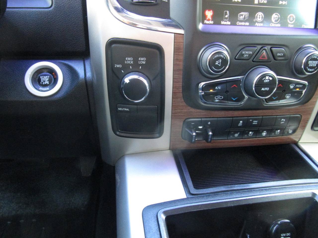 Used 2015 RAM 2500 Laramie w/ Convenience Group AWD/4WD image 14