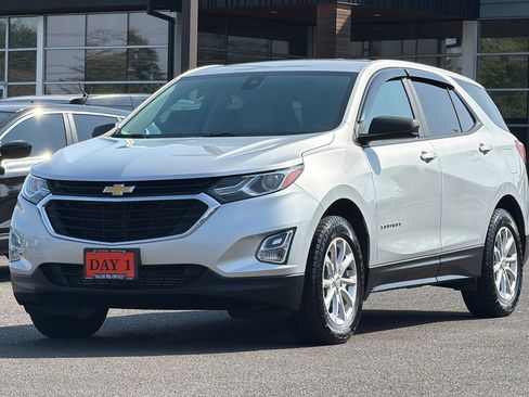 Used 2020 Chevrolet Equinox LS w/ LS Convenience Package AWD/4WD image 9