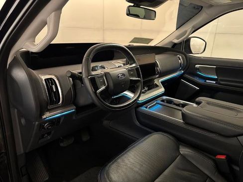 Certified 2025 Ford Expedition Max Platinum image 5