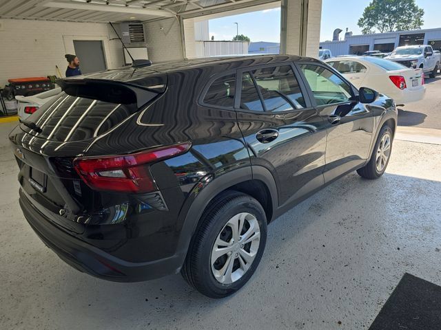 Used 2025 Chevrolet Trax LS FWD image 6