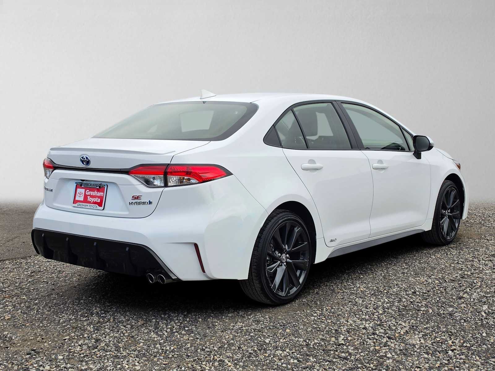 Used 2024 Toyota Corolla SE w/ SE Package AWD/4WD image 3