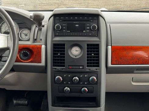 Used 2008 Chrysler Town & Country Touring w/ Flexible Seating Group image 22