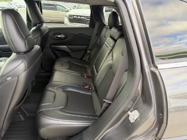 Used 2019 Jeep Cherokee Latitude Plus w/ Comfort/Convenience Group AWD/4WD image 13