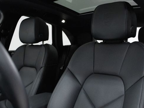 Certified 2026 Porsche Macan AWD/4WD image 5