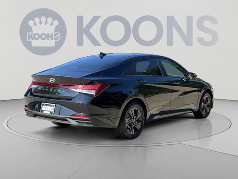 Used 2023 Hyundai Elantra SEL FWD image 7
