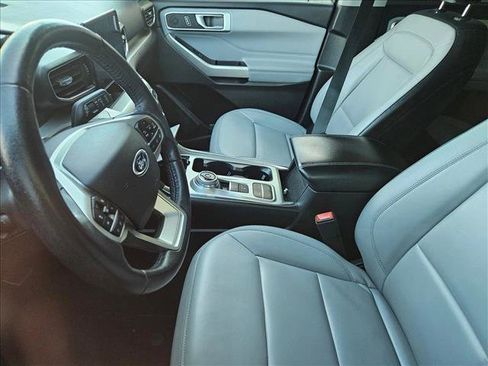 Used 2021 Ford Explorer XLT w/ Equipment Group 202A image 11