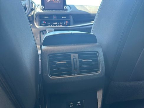 Used 2025 Nissan Rogue SV FWD image 24