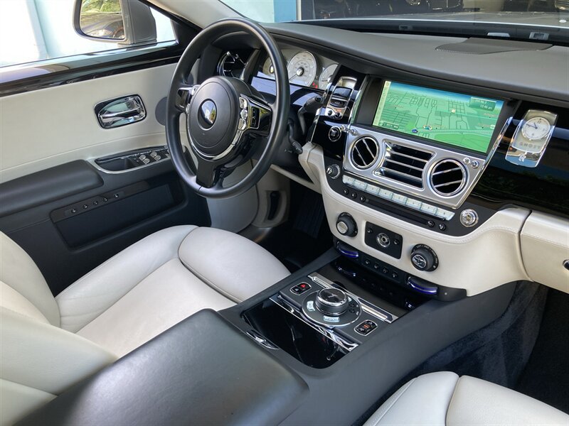 Used 2016 Rolls-Royce Ghost RWD image 2