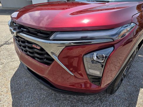 Used 2025 Chevrolet Trax RS w/ Driver Confidence Package FWD image 39