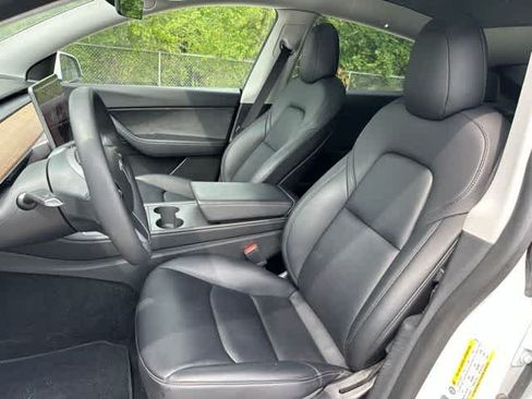 Used 2022 Tesla Model Y Long Range AWD/4WD image 3