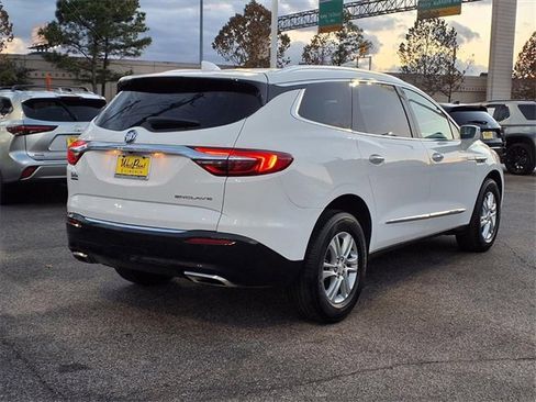 Used 2019 Buick Enclave Essence image 2