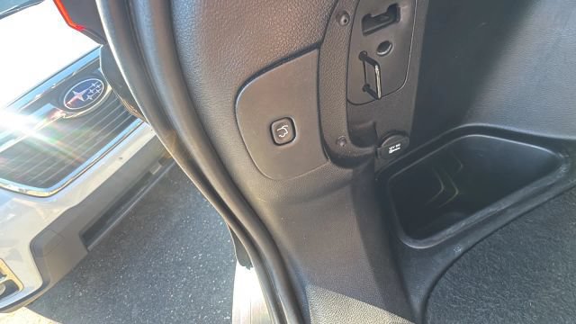 Used 2015 Jeep Cherokee Latitude w/ Comfort/Convenience Group AWD/4WD image 19