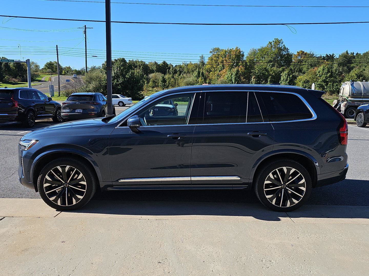 Used 2026 Volvo XC90 T8 Plus w/ Protection Package Premier AWD/4WD image 4