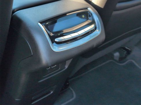 Used 2025 Cadillac XT6 Luxury image 26