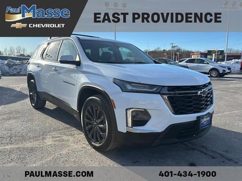 Used 2023 Chevrolet Traverse RS image 3