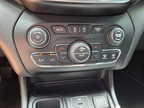 Certified 2021 Jeep Cherokee Latitude Lux 80th Anniv w/ Quick Order Package 26U 80TH FWD image 26