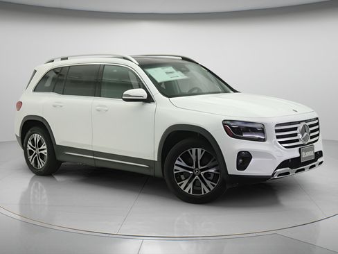 New 2026 Mercedes-Benz GLB 250 image 1