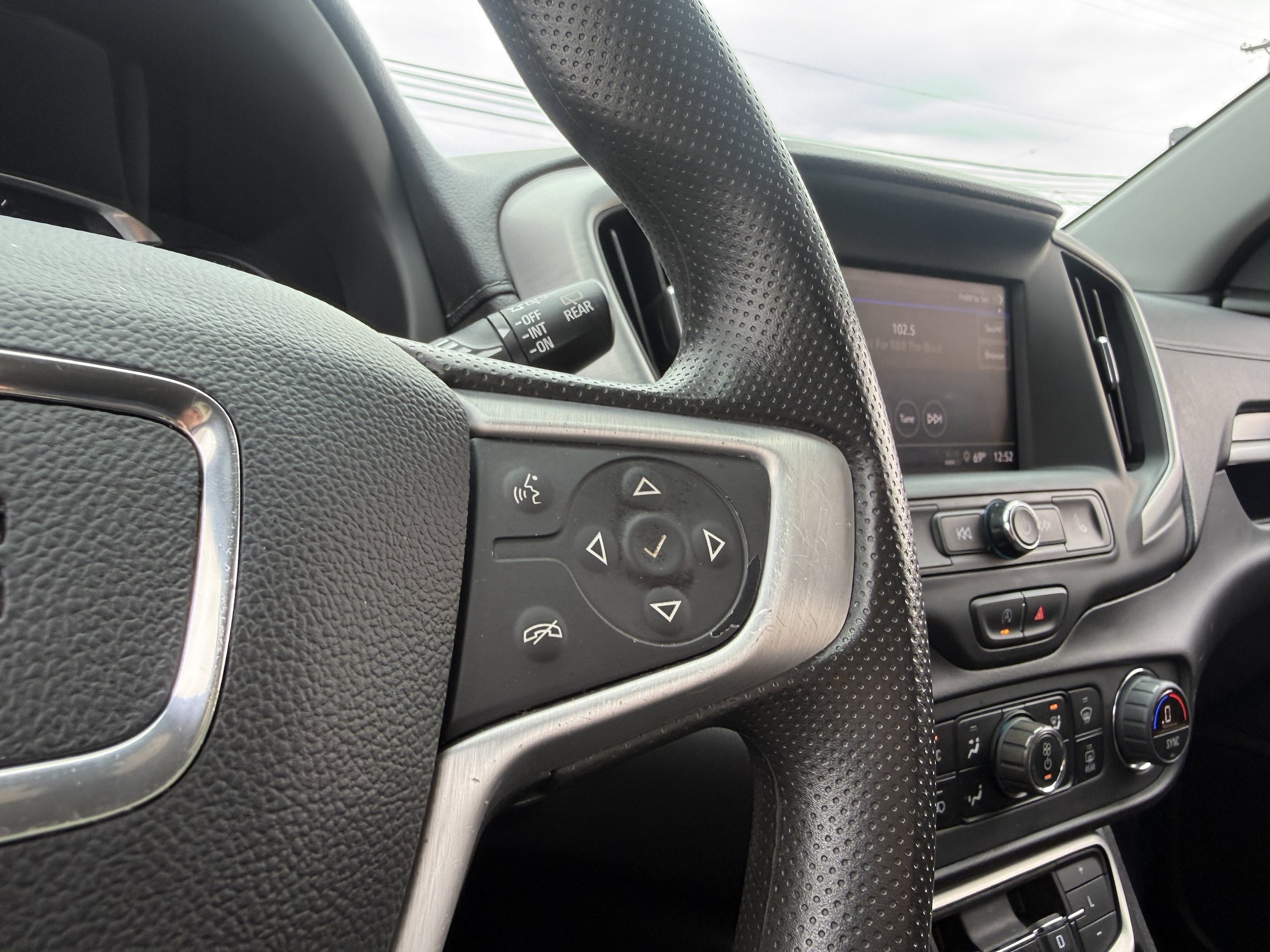 Used 2023 GMC Terrain SLE w/ Driver Convenience Package AWD/4WD image 17