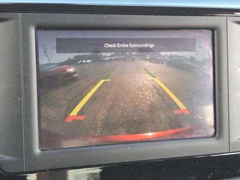 Used 2022 Chrysler Voyager LX FWD image 15