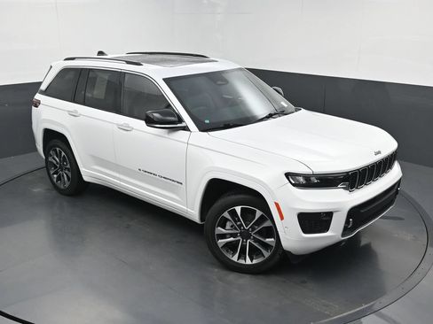 Used 2023 Jeep Grand Cherokee Overland AWD/4WD image 38