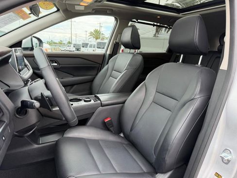 Used 2023 Nissan Rogue SV w/ SV Premium B Package AWD/4WD image 18
