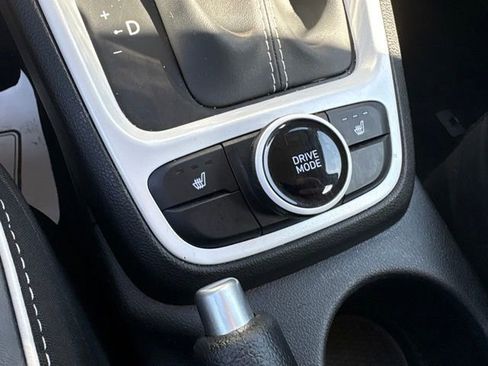 Used 2023 Hyundai Venue Limited FWD image 21