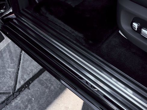 Used 2024 Rolls-Royce Phantom Sedan image 46