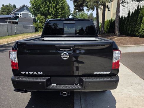 Used 2018 Nissan Titan PRO-4X image 6