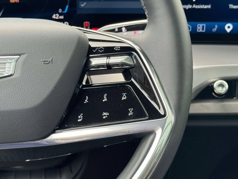 Certified 2026 Cadillac Vistiq Luxury w/ LPO, Floor Liner Package AWD/4WD image 8