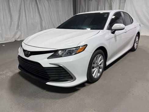 Used 2024 Toyota Camry LE image 3