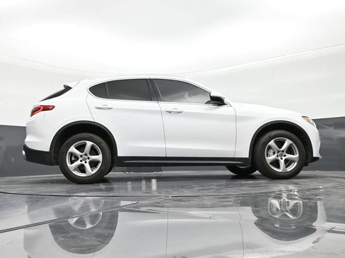 Used 2020 Alfa Romeo Stelvio image 25