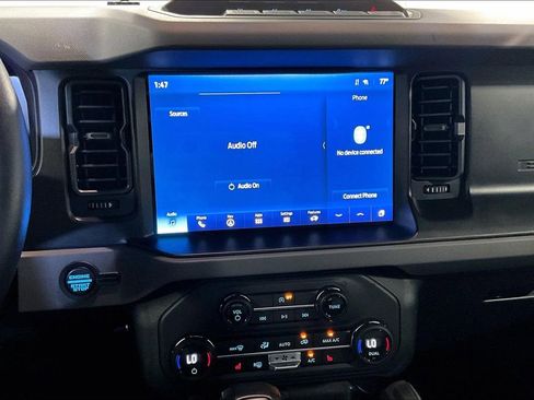 Used 2023 Ford Bronco Everglades image 8