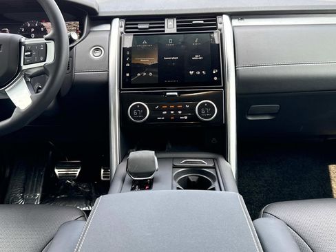 Certified 2024 Land Rover Discovery Dynamic SE image 15