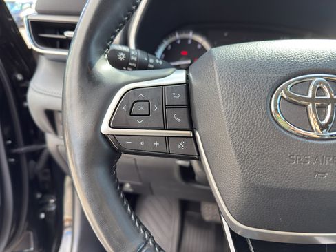 Used 2022 Toyota Highlander Limited image 16