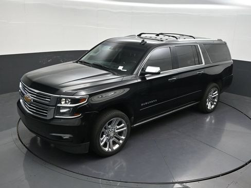 Used 2020 Chevrolet Suburban Premier w/ Premier Plus Edition RWD image 16