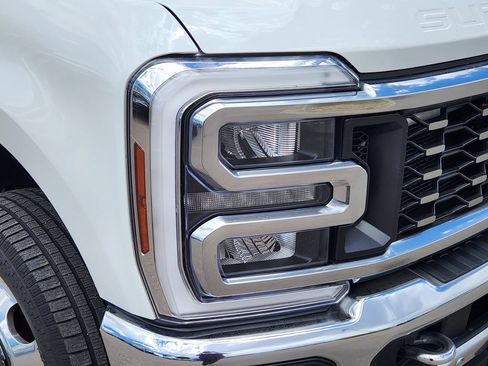 Used 2024 Ford F350 Lariat w/ Lariat Ultimate Package AWD/4WD image 10