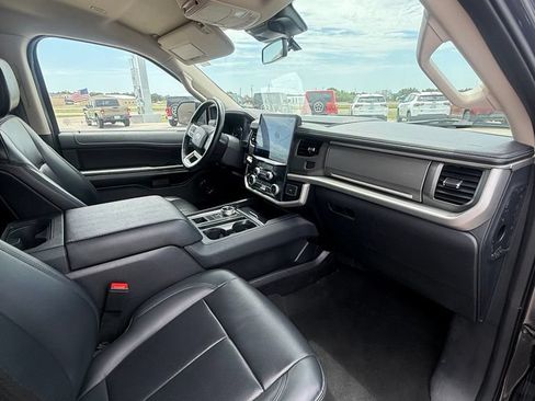Used 2024 Ford Expedition XLT RWD image 18